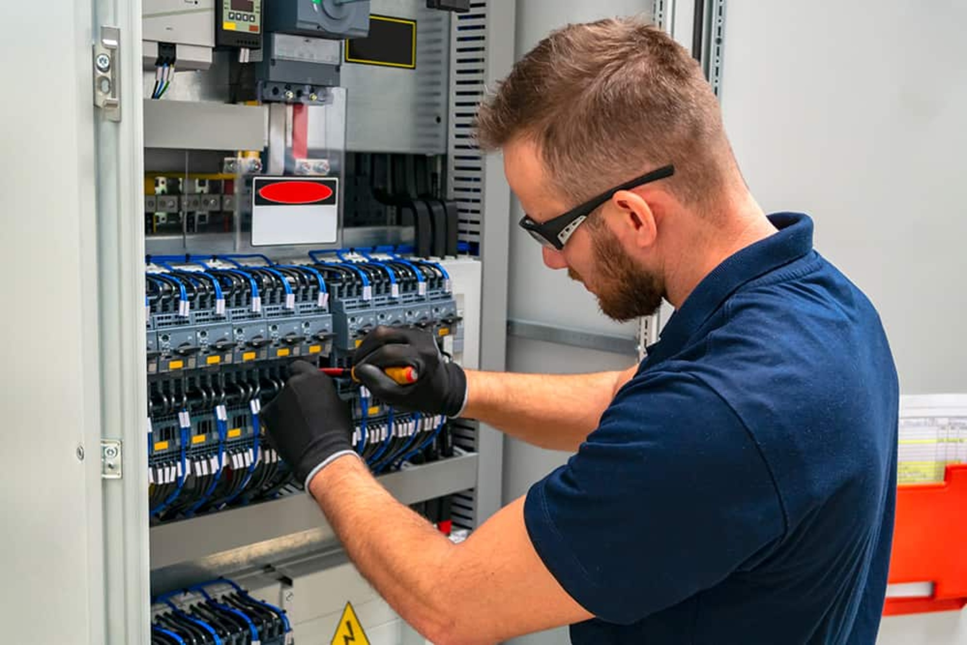 Elektroniker für Energie- und Gebäudetechnik (m/w/d) bei Elektro- und Fernsehtechnik Heid in Neunkirchen am Brand
