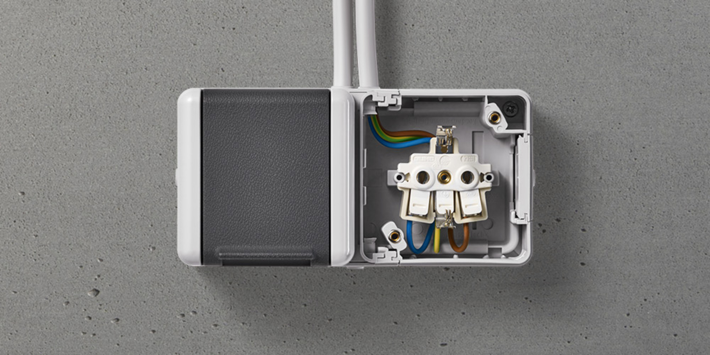 Doppelsteckdose mit Trennsteg bei Elektro- und Fernsehtechnik Heid in Neunkirchen am Brand